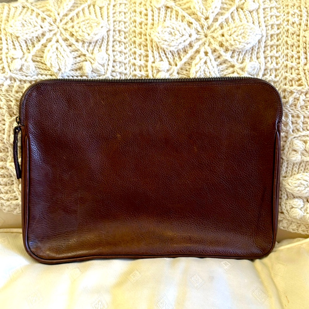 Handmade Italian leather bag with zipper